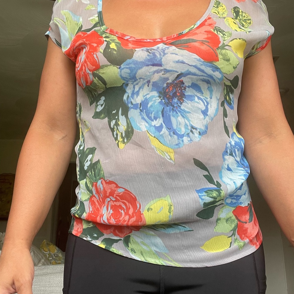 Floral top 🥳 3 FOR $15🌟🌟